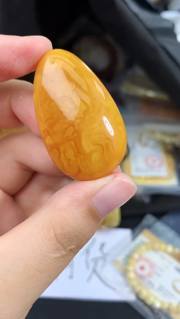 蜜蜡未镶嵌珠宝奇石158