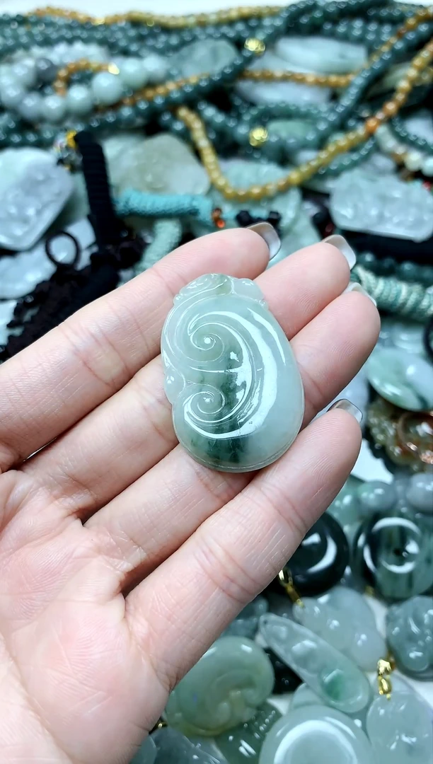 未镶嵌挂件翡翠1