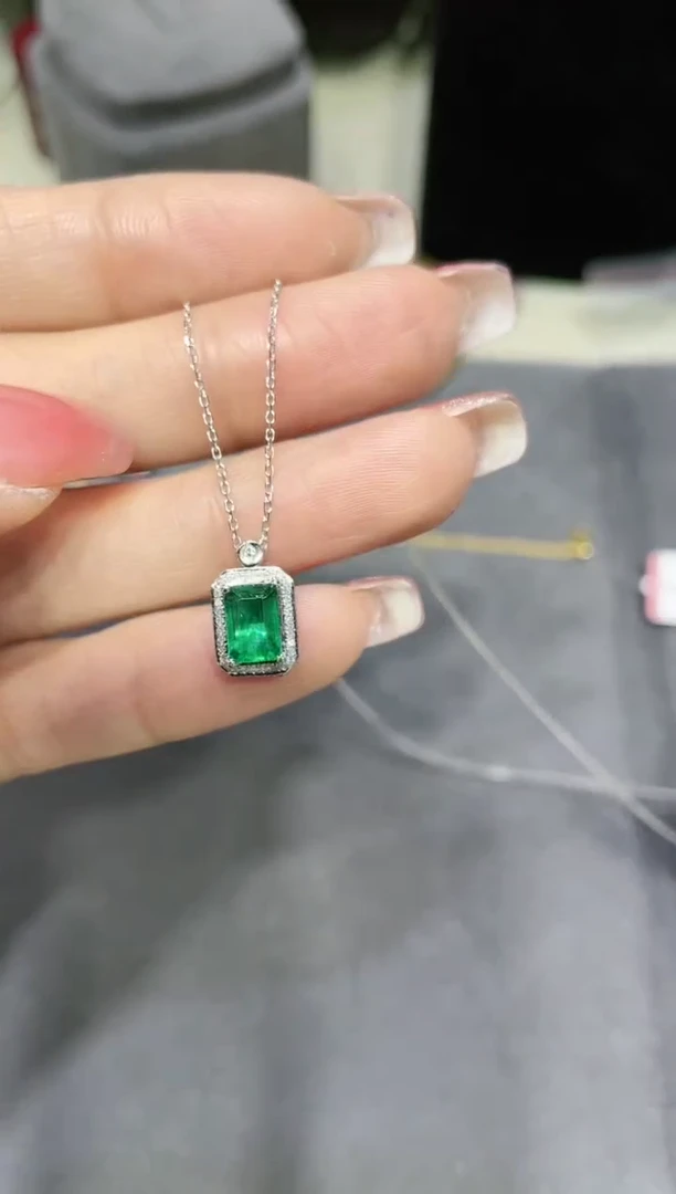 18K金镶嵌天然祖母绿项链 K白