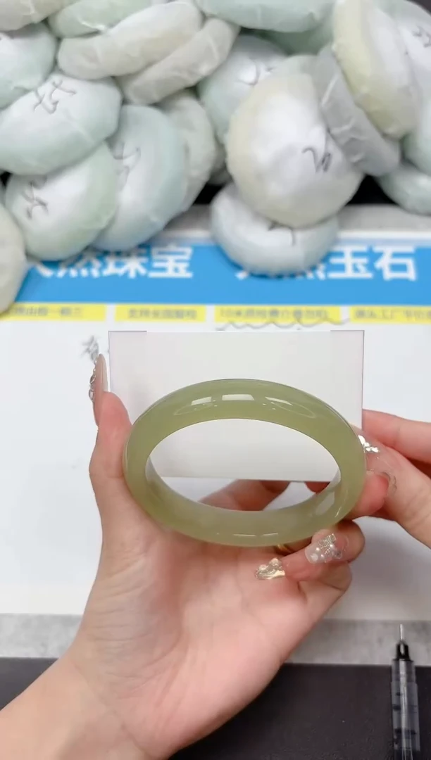 未镶嵌手镯石英质玉206-62.7