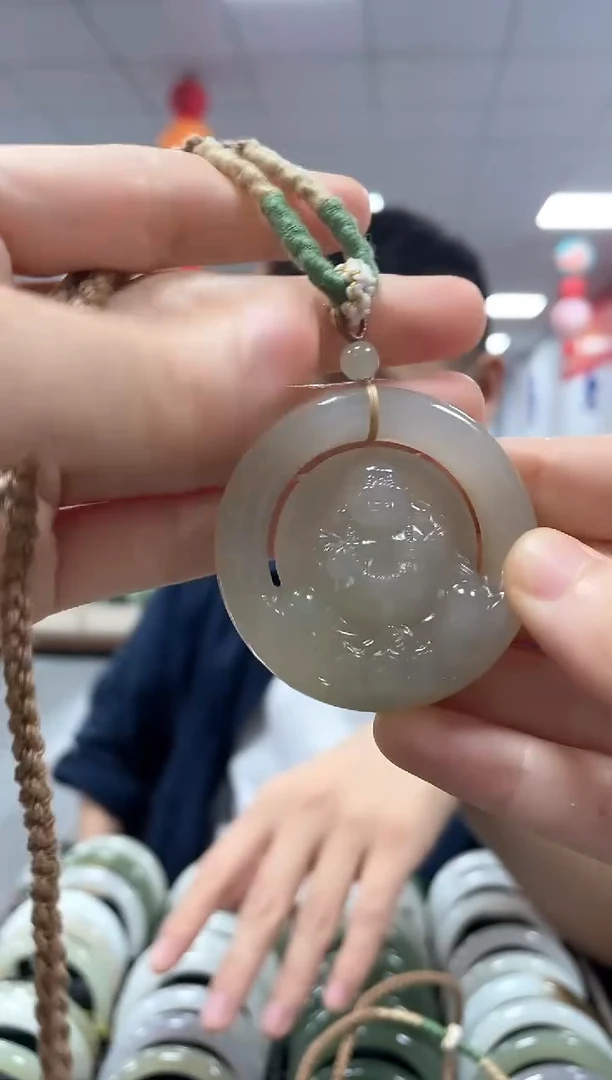 和田玉未镶嵌颈饰佛公挂件一件