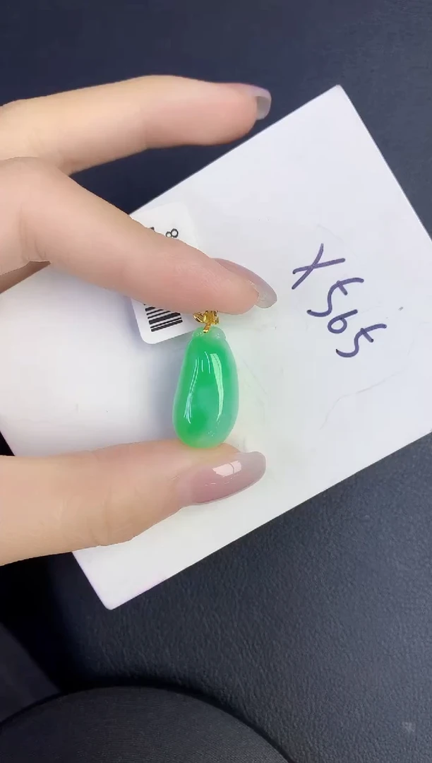 颈饰18K金镶嵌翡翠缅甸天然翡翠A货