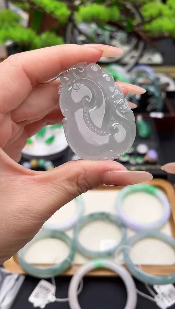 颈饰未镶嵌翡翠吊坠