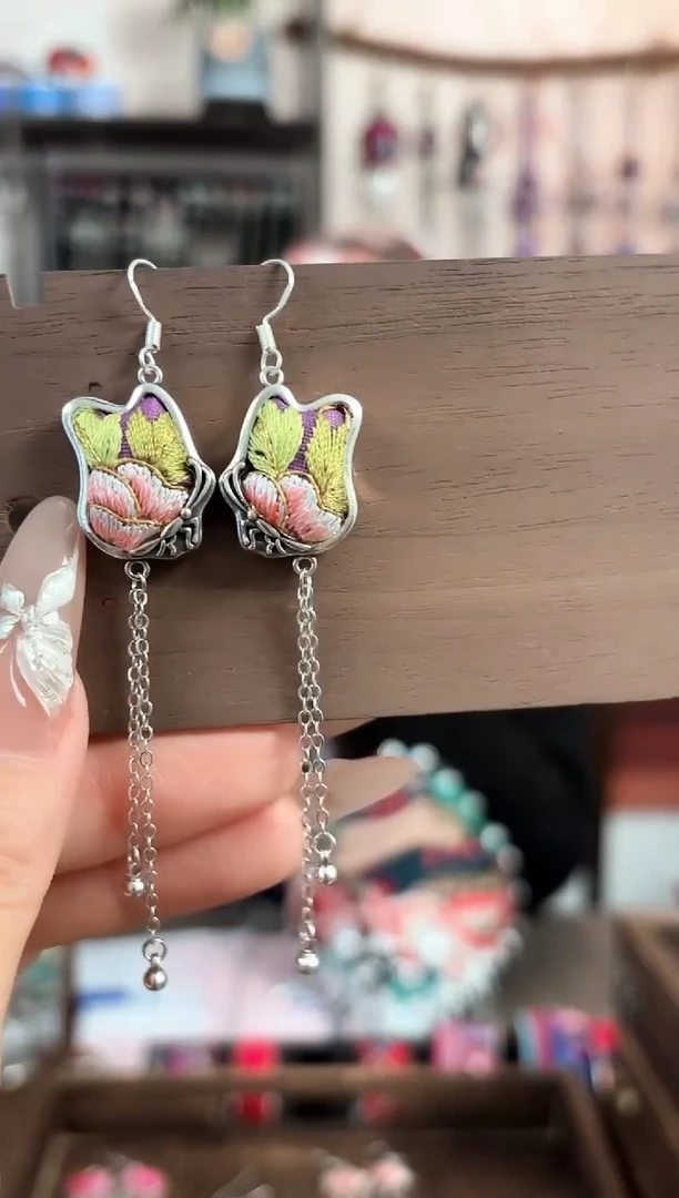 织绣民族风非遗老绣饰品568