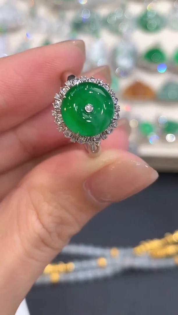 18K金镶嵌戒指翡翠a148