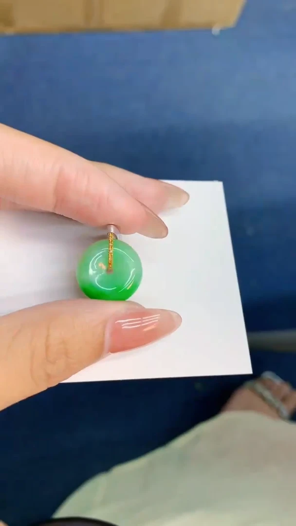 翡翠18K金镶嵌颈饰           1