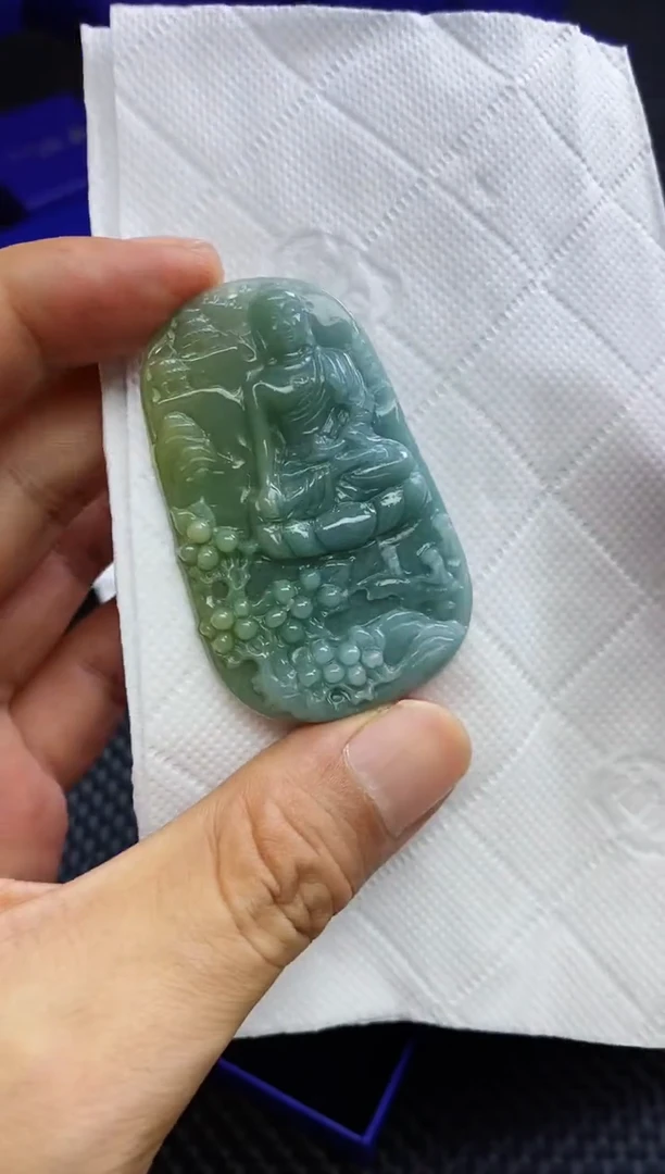 翡翠未镶嵌颈饰