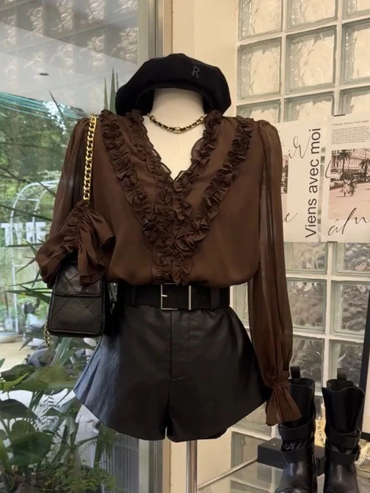 美拉德穿搭时尚洋气时髦轻奢上衣高级感咖色木耳边长袖衬衫女早秋