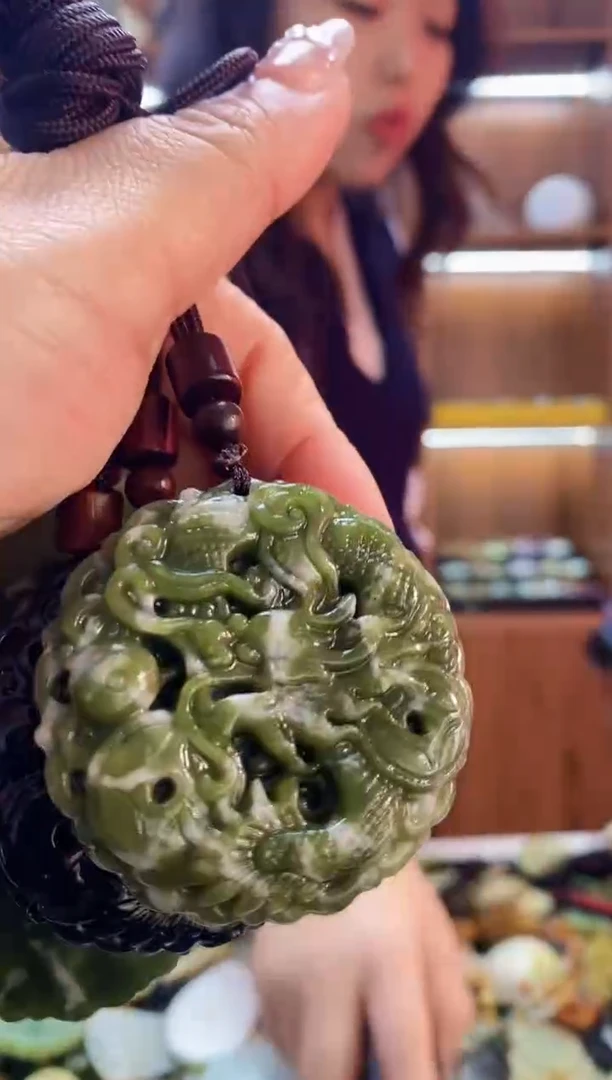 未镶嵌蛇纹石玉吊坠多样性发其中之一