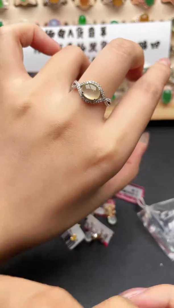 未镶嵌戒指翡翠一物一证一礼盒