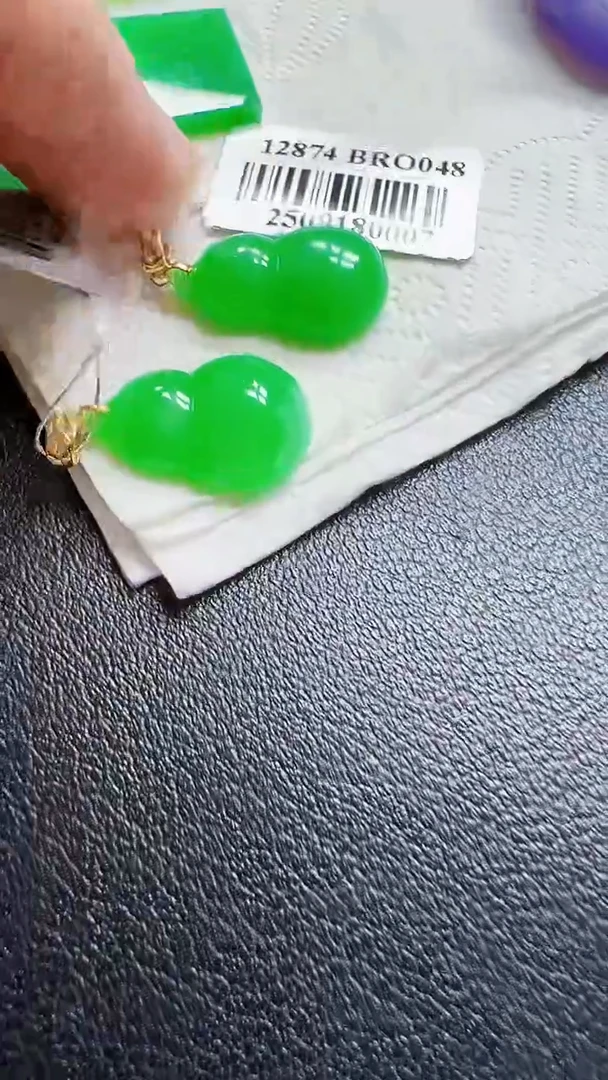 颈饰18K金镶嵌翡翠葫芦多样性发货发1