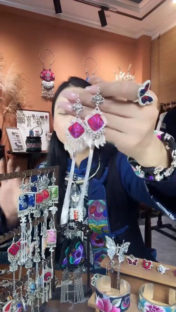 【闪购商品】刺绣纯手工民族风耳环