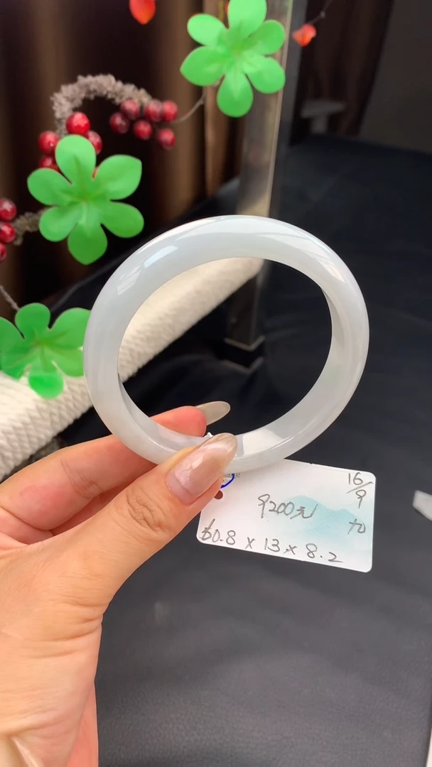 未镶嵌手镯翡翠自带#送人#，联系客服核对地址~