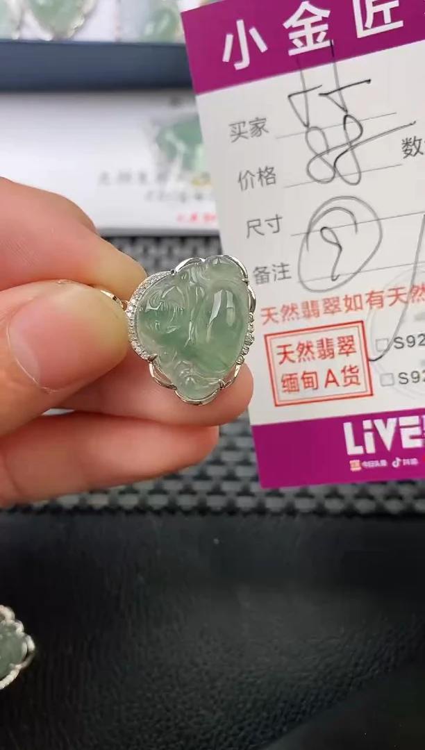 翡翠银S925镶嵌颈饰小**白·
