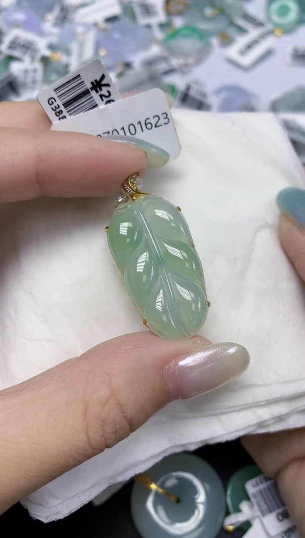 翡翠18K金镶嵌颈饰天然缅甸翡翠A货