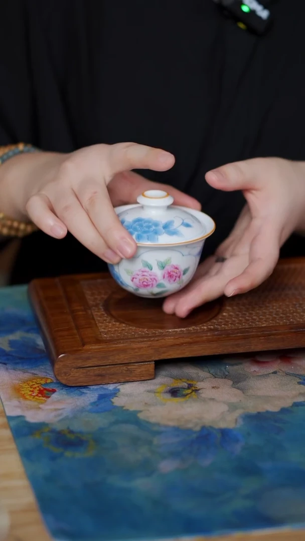 手绘  开窗 牡丹 盖碗
