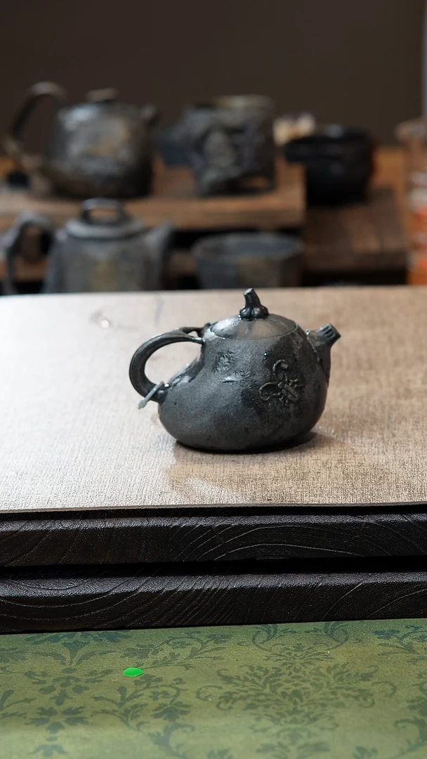 柯荣盛老师作品冰碛岩重工雕刻福瓜壶