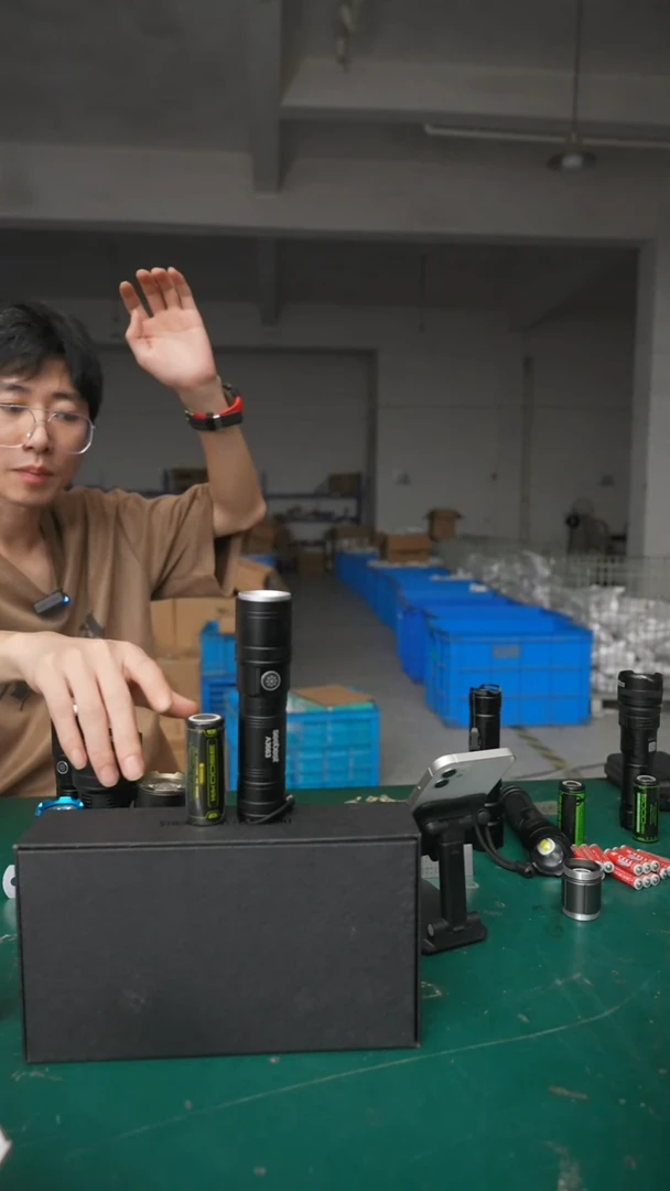 小野人错版M15手电强光可充电家用（全新未使用含电池）