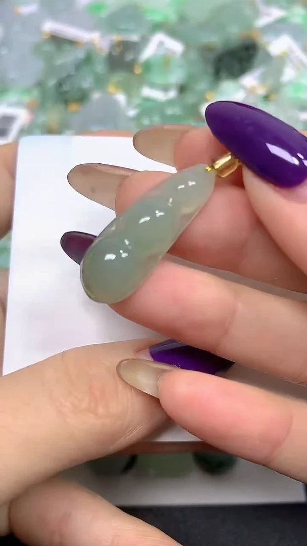 颈饰未镶嵌翡翠