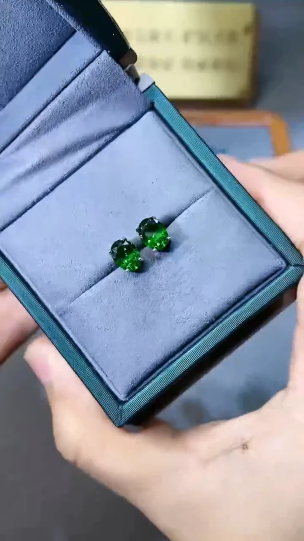 【闪购商品】透辉石耳饰银S925镶嵌354