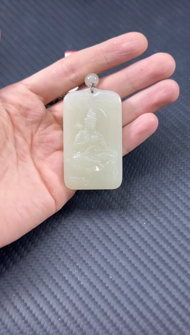 和田玉未镶嵌吊坠(赠链)且末微色差迪克兰一细吊坠