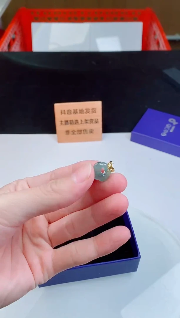 颈饰未镶嵌翡翠   ·