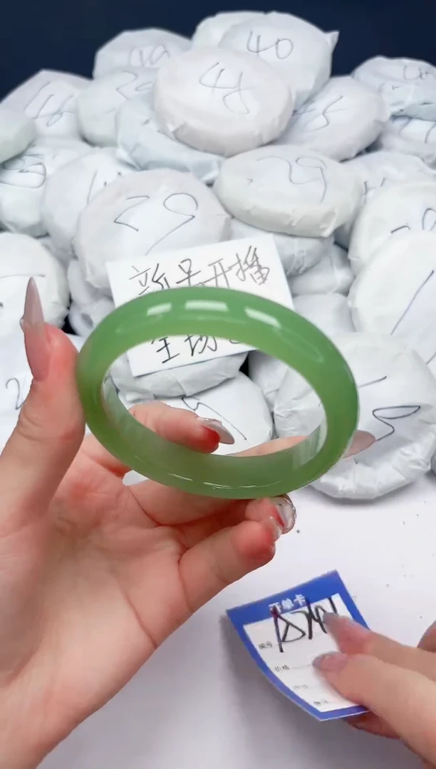 未镶嵌手镯石英质玉A241/60