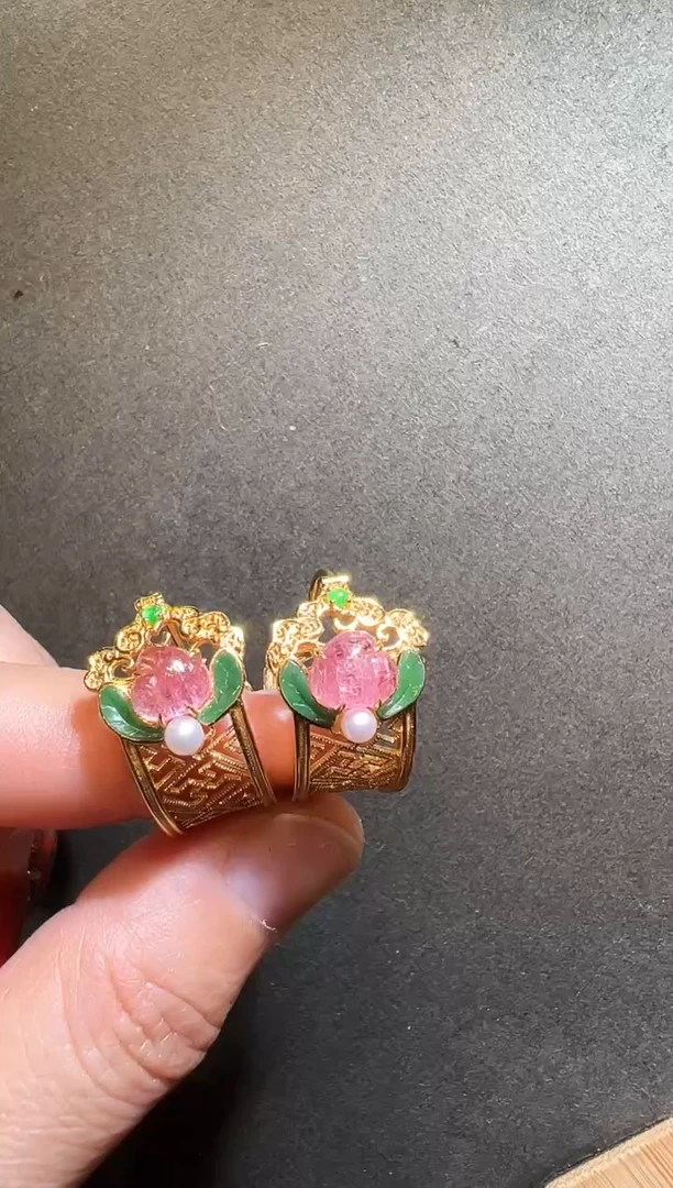 【闪购商品】碧玺耳包银S925镶嵌碧玺桃子耳包