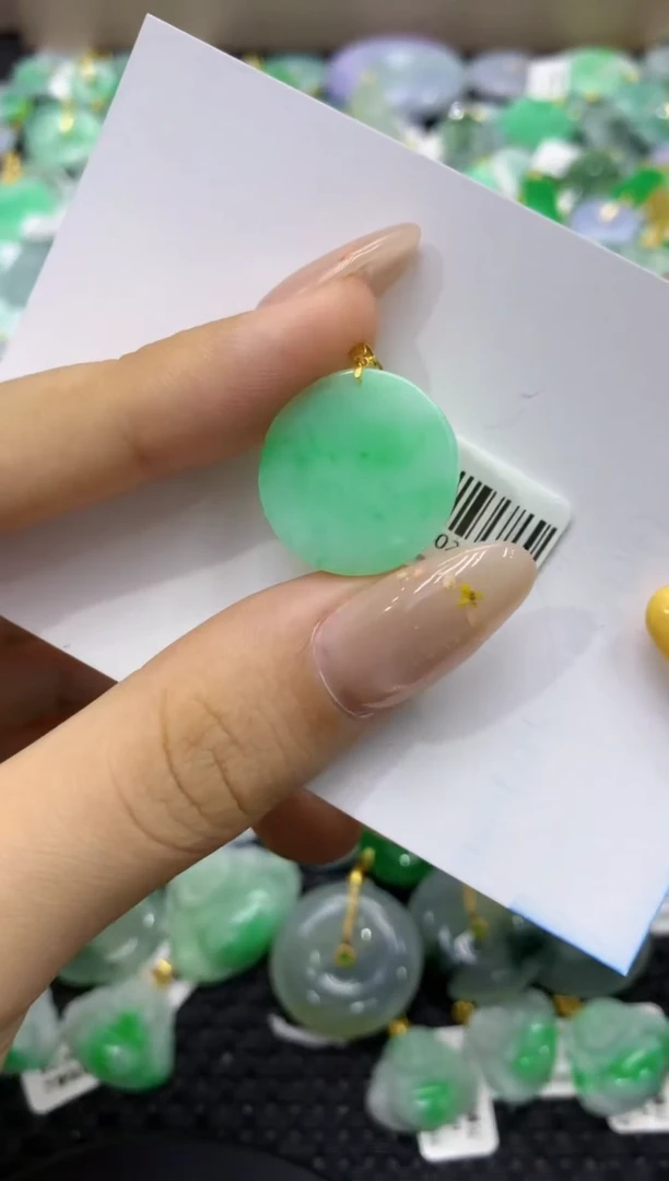 颈饰18K金镶嵌翡翠天然缅甸翡翠A货