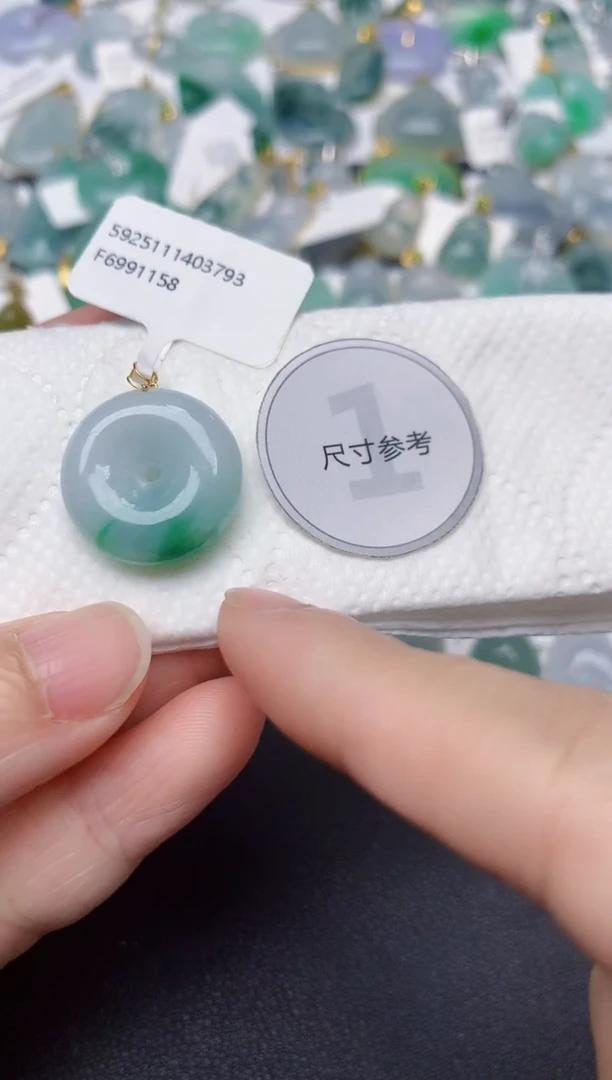 颈饰18K金镶嵌翡翠天然缅甸A货翡翠