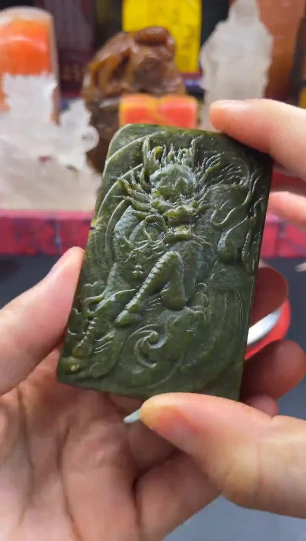 寿山石印石艾叶绿 麒麟踏云牌