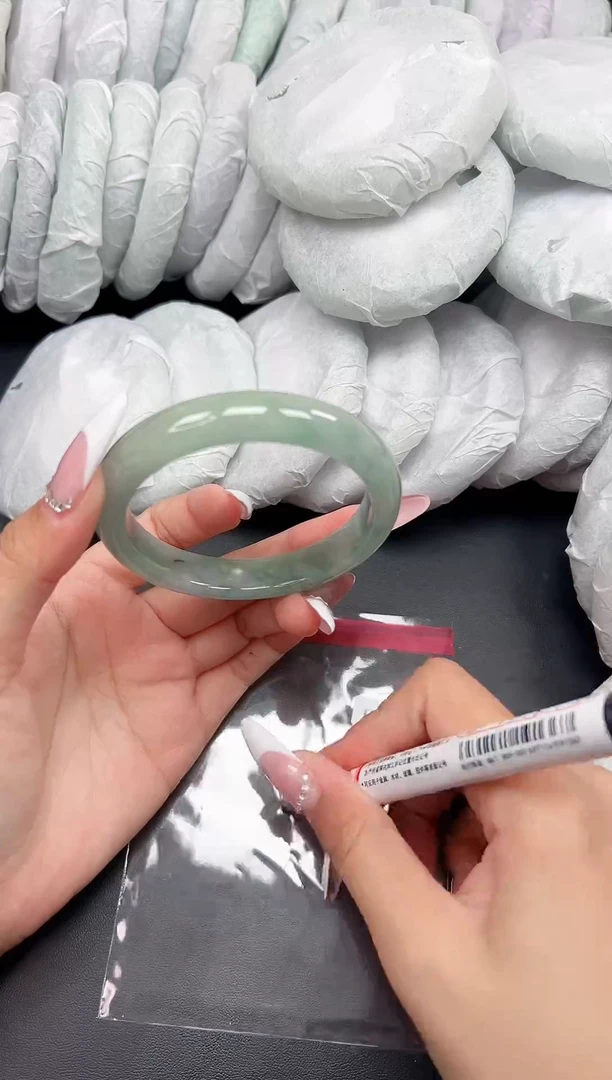 精品手镯，一物一拍F-006