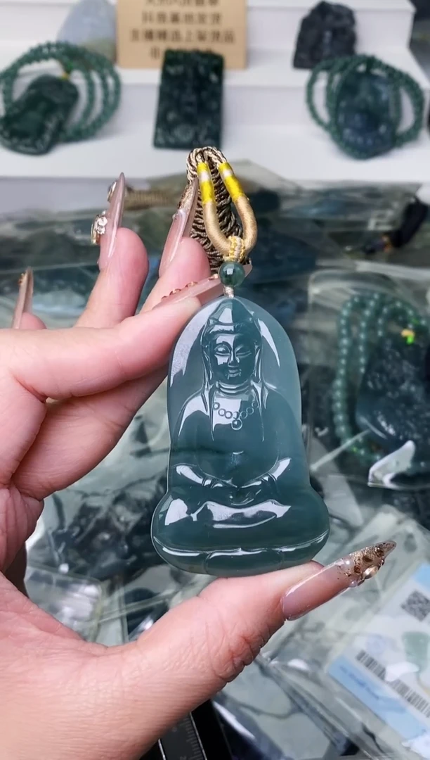 颈饰未镶嵌翡翠