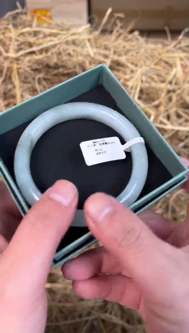 未镶嵌手镯石英质玉A-0205