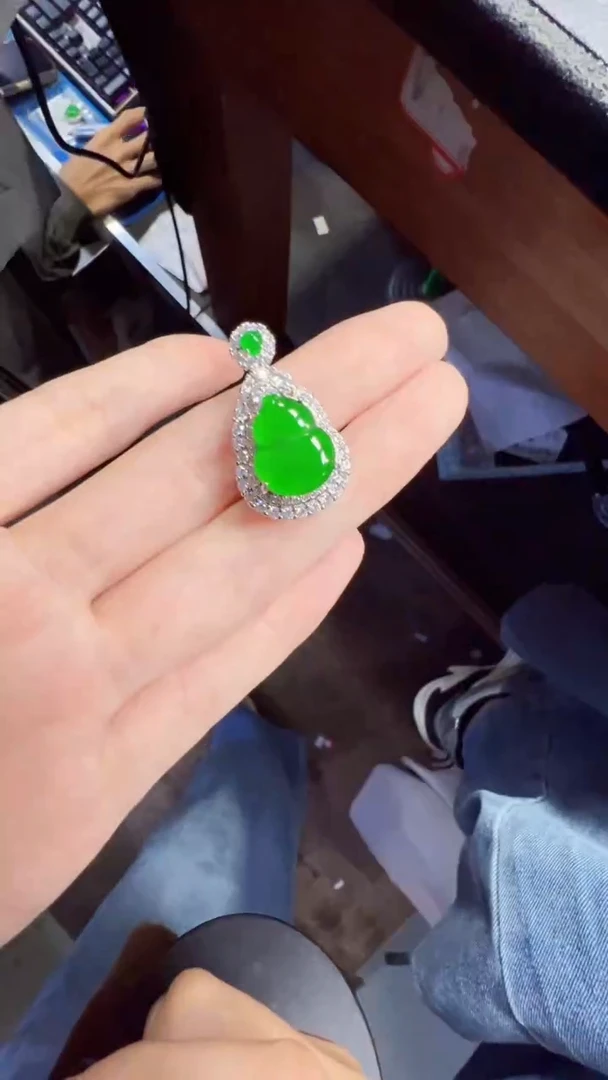 未镶嵌定制翡翠翡翠A货有轻微色差属于正常现象，葫芦多样性发货1