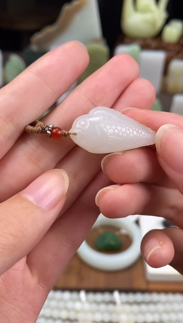 颈饰未镶嵌和田玉白玉 鱼