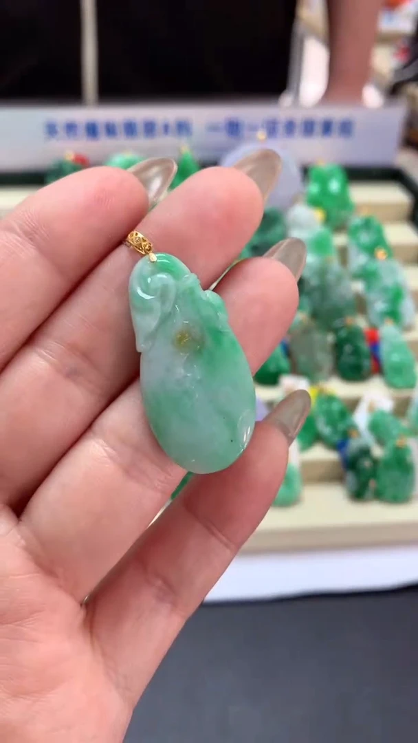 【闪购商品】翡翠吊坠(不含链)18K金镶嵌挂件