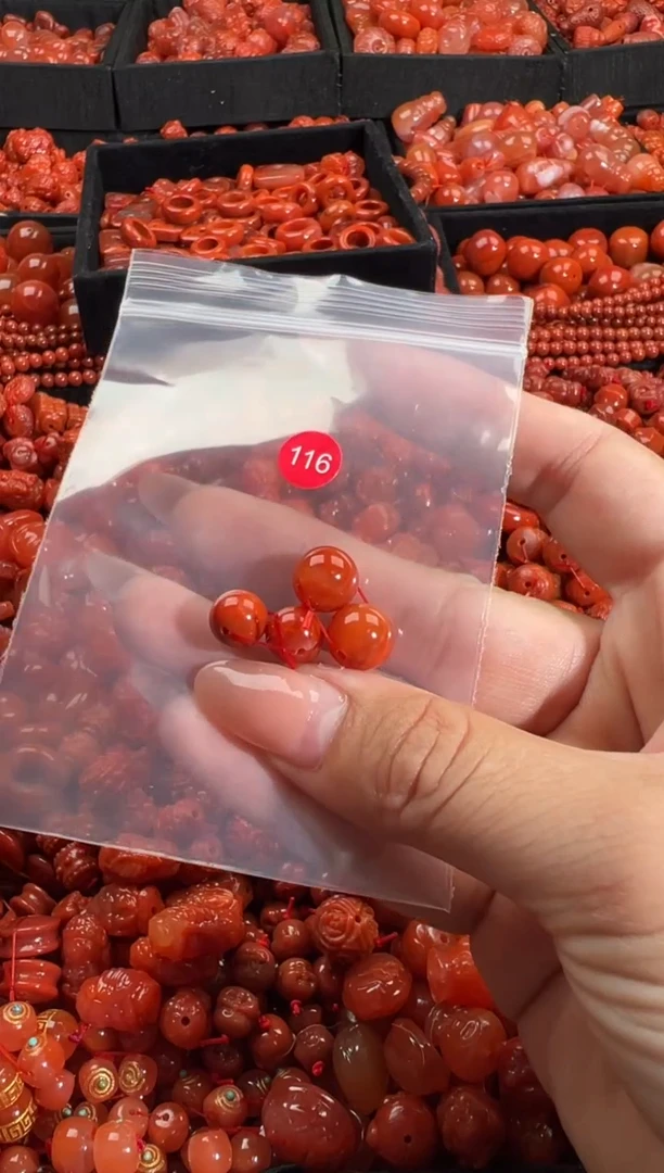 南红玛瑙未镶嵌颈饰1