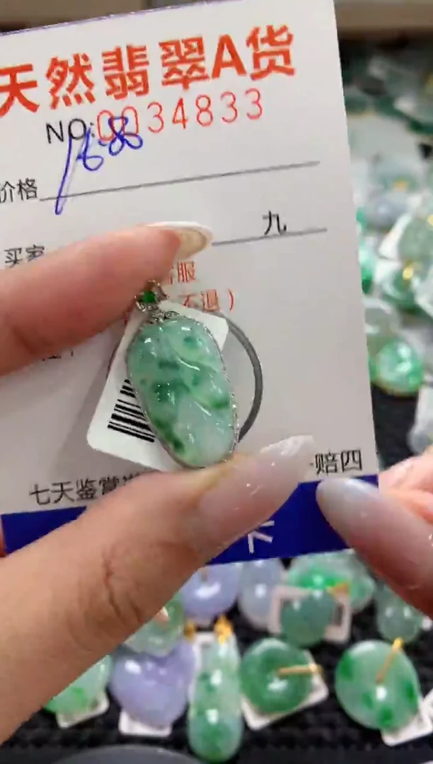 颈饰18K金镶嵌翡翠1111111111111111