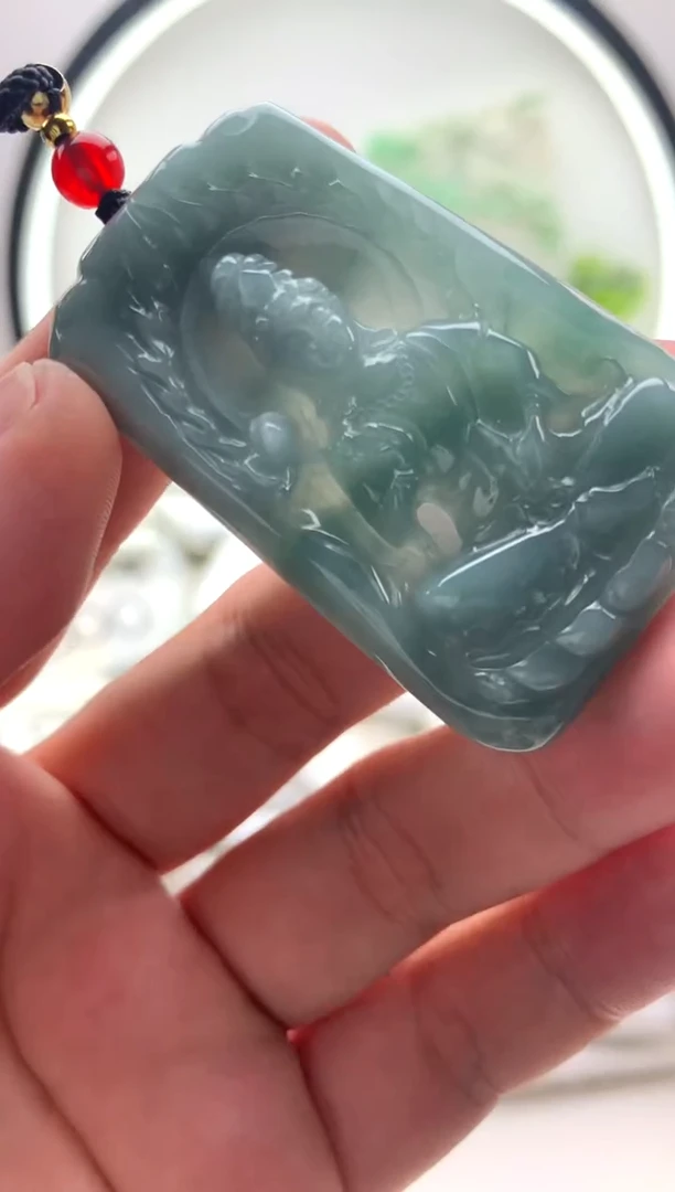 翡翠未镶嵌颈饰观音有纹裂