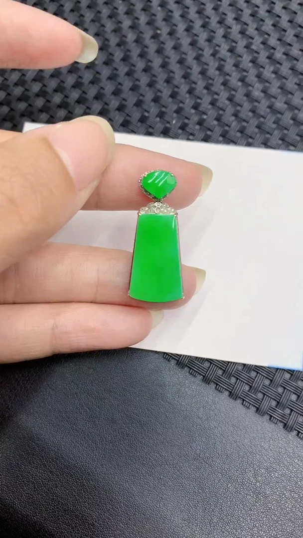 【闪购商品】翡翠颈饰18K金镶嵌            8