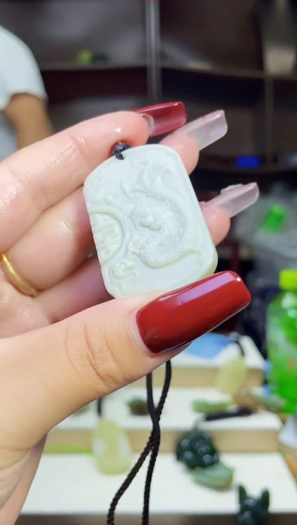 和田玉未镶嵌颈饰1