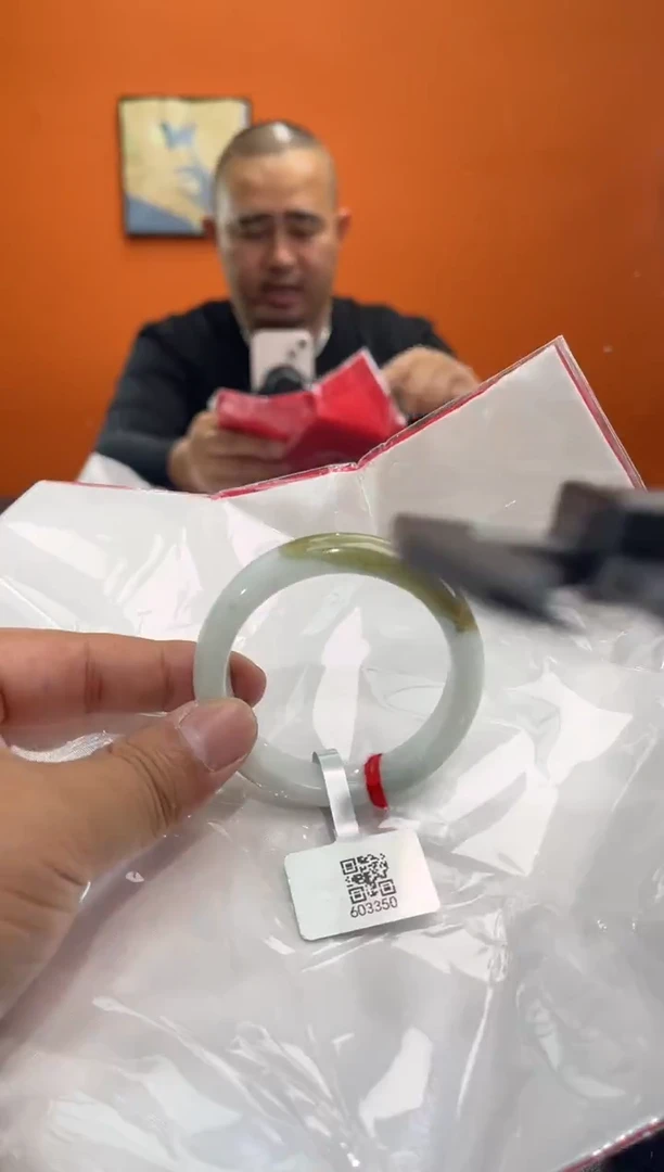 未镶嵌手镯翡翠9        圈口52