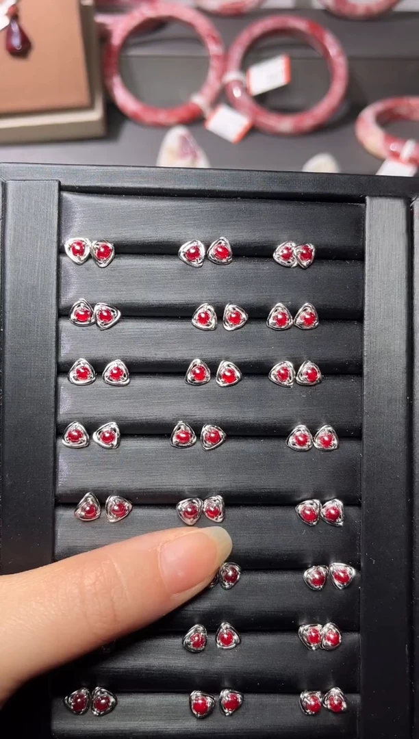 天然辰砂朱砂镶嵌S925银晶体女耳钉120801