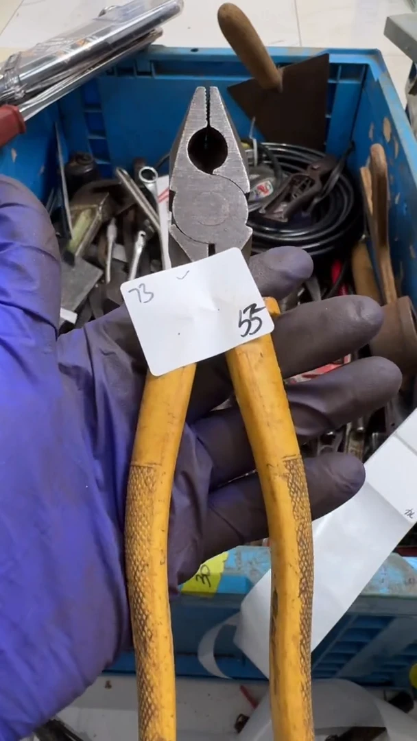 ?**牙家用五金工具一个