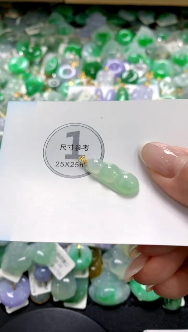 翡翠18K金镶嵌颈饰11111111111111111