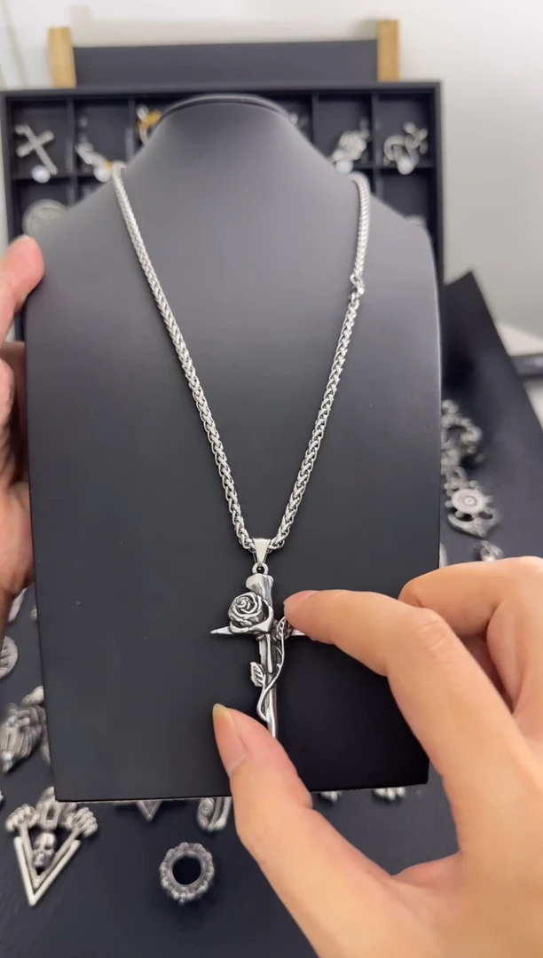 无不锈钢十字架吊坠搭配龙骨项链60CM长度