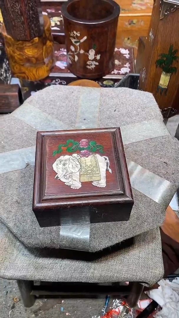 木木雕款盒子一个