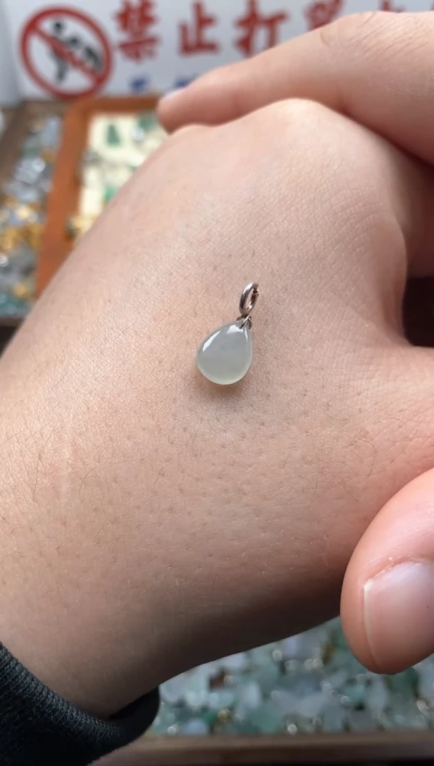 【闪购商品】翡翠颈饰未镶嵌哥哥