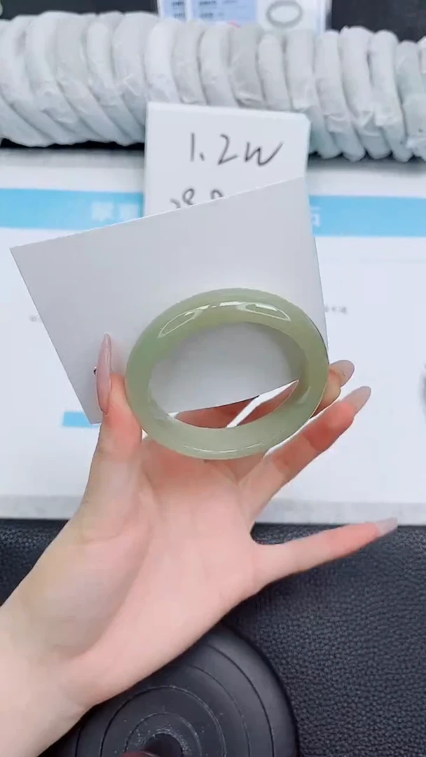 未镶嵌手镯石英质玉165-53.4